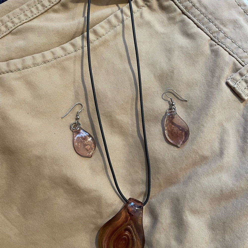 Artisan Pink and Gold Leaf Pendant Necklace Set… NWOT - Picture 6 of 8